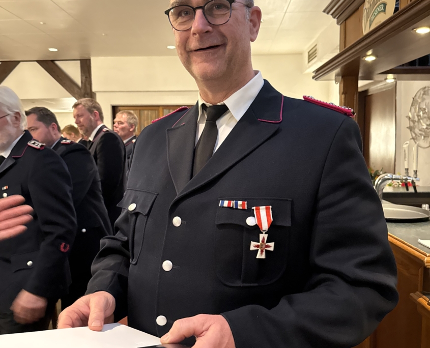 Sascha Semmler erhielt für 25 Jahre Mitgliedschaft das Brandschutz-Ehrenzeichen in Silber.