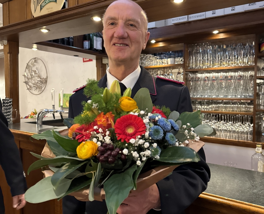 Bodo Franz wurde für 30 Jahre Mitgliedschaft in der Freiwilligen Feuerwehr geehrt und in die Ehrenabteilung verabschiedet.